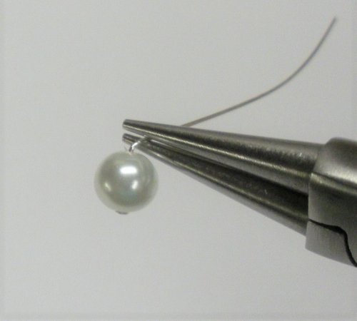 Judy Larson's Two Ways to Make Simple Loops - , Findings & Components, Toggles & Clasps, Earwire & Headpin, Loops, Wire Loop, Wrapped Wire Loop, Using the tips of your round nose pliers